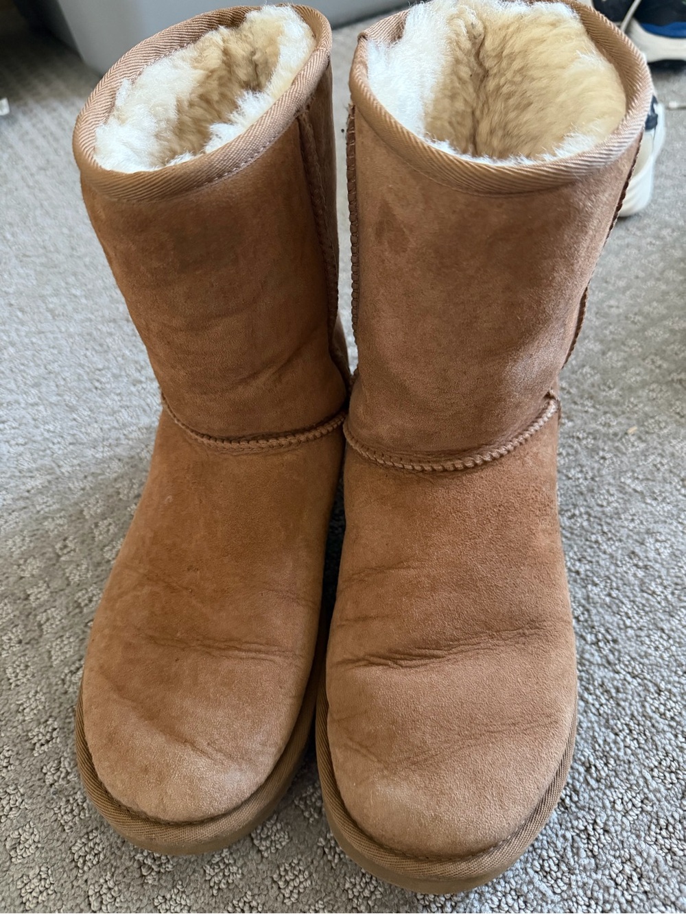 UGG Classic Short sz 8